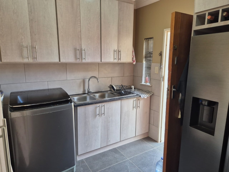 2 Bedroom Property for Sale in Langenhovenpark Free State